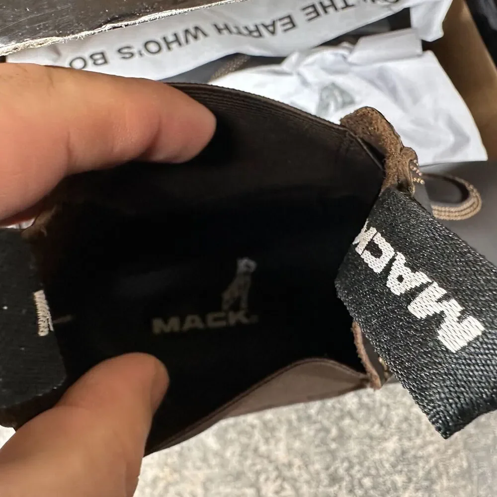 Mack boost claret